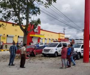 Agentes de la Dirección Nacional de Vialidad y Transporte (DNVT) llegaron hasta el lugar para realizar el reporte necesario en el caso. La escena fue acordonada.