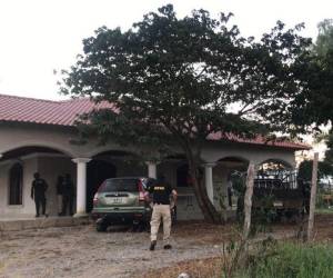 Esta es una de las viviendas donde las autoridades realizaron el allanamiento este lunes.