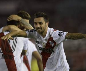 La primera semifinal parecía encaminarse a un cierre ausente de goles, pero a nueve minutos del final, Scocco rompió el equilibrio al empujar un rebote largo que dio el arquero Andrada tras un fuerte zurdazo de Martínez. (AFP)