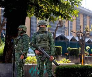 El responsable del ataque escapó pese a que el consulado está fuertemente resguardado por guardias de seguridad privada. (Foto: AFP)