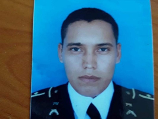 Gredis Arsubi Bardales Meza, subinspector de la Policía Nacional, fue reportado como desaparecido el viernes pasado. Las autoridades investigan si un cuerpo sin vida hallado en una aldea de Siguatepeque, centro de Honduras, correspondería a su persona, debido al tipo de vestimenta.