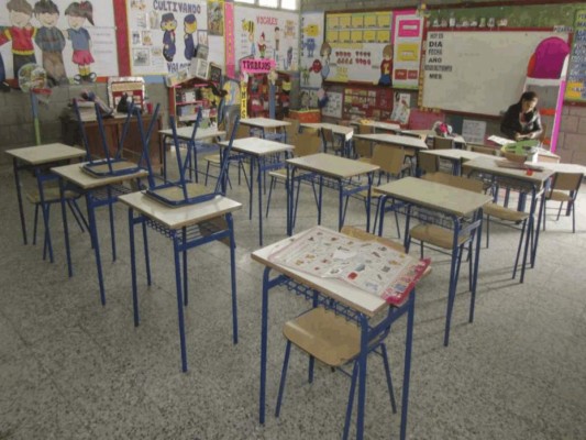 Las aulas de clases permanecen vacías desde el 13 de marzo del 2020, dos días después de la confirmación del virus en el país.