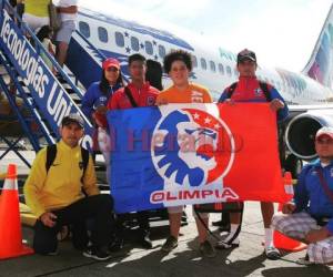 Un grupo de aficionados del Olimpia llegó en avión para alentar al amado León ante el Galaxy, en los octavos de final de la Copa Presidente.