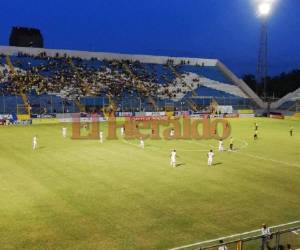 Real España ante Juticalpa en el estadio Francisco Morazán de San Pedro Sula.