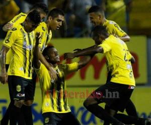 Celebración de uno de los goles del Real España ante Real de Minas en el estadio Francisco Morazán. Foto: EL HERALDO