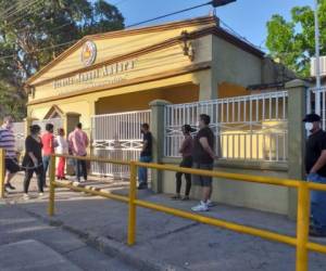 El ambiente en el centro de votación de la Escuela Manuel Andara del barrio Cabañas de la ciudad de Comayagua. Foto: Juan C. Díaz/El Heraldo.