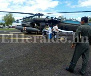 El copiloto César Augusto Banegas Corea y el mecánico de aviación Brayan Daniel Zavaa Amaya fueron trasladados al Hospital Militar de Tegucigalpa. Foto: Cortesía.