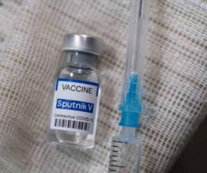 Estudio de la farmacéutica desarrolladora de la vacuna Sputnik V, dice que las personas inoculadas con el fármaco no pueden transmitir el virus.