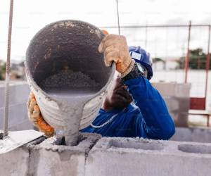 La aplicación del Reglamento Técnico del Cemento busca garantizar que los productos comercializados en Honduras cumplan requisitos de registro y calidad, fortaleciendo la seguridad de las construcciones y protegiendo la inversión de las familias hondureñas.