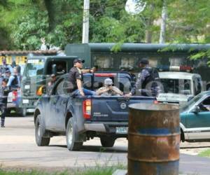 Los jóvenes fueron trasladados desde el Centro de menores Renaciendo hasta el escuadrón de operaciones especiales Cobras. (Fotos: Estalin Irías / EL HERALDO)