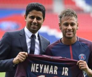 El día que Nasser Al-Khelaïfi presentó oficialmente a Neymar. (AP)
