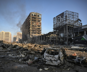 Toda la parte sur del centro comercial quedó destruida, al igual que un gimnasio en el estacionamiento.