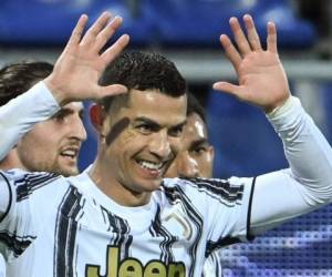 Cristiano Ronaldo anotó un triplete en el triunfo 3-1 de la Juventus sobre Cagliari en la Liga de Italia. Foto: AFP
