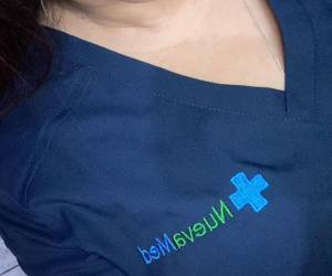 La mujer contó que eran siete jóvenes con experiencia en ventas y veterinaria que se hacían pasar por médicos para supuestamente estafar a las personas.