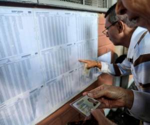 Unos 36 millones de colombianos están llamados a las mesas de votación este domingo. Foto AFP