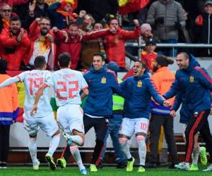 Momento en el que los jugadores de España celebraban la clasificación. (AFP)