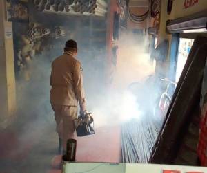 Los cuerpos de socorro han apoyado en las fumigaciones que se han realizado a lo largo de la ciudad.