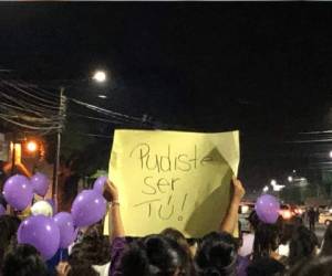 Bajo el hashtag '#TodosSomosAlejandra', cientos de personas se dieron cita en el centro de la ciudad, convocadas a través de las redes sociales.