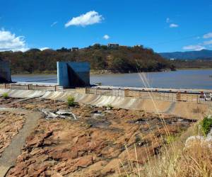 En la actualidad así luce la represa Los Laureles, con un nivel arriba del 69%. Las autoridades locales seguirán revisando los niveles de almacenamiento de ambas represas con el fin de tomar decisiones que permitan que el agua que hay a disposición dure todo el verano.