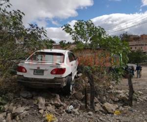El vehículo quedó en un río de la colonia Centeno. Foto Marvin Salgado| EL HERALDO