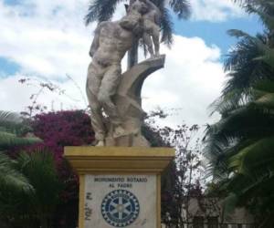 El monumento al padre se encuentra en el Parque Herrera. Foto: EL HERALDO.