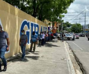 Las personas realizaban fila para votar cuando ocurrió el tiroteo. Foto: Cortesía.