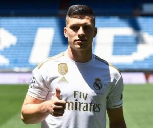 Luka Jovíc firmó por seis temporadas con el Real Madrid de Florentino Pérez. Foto:AFP