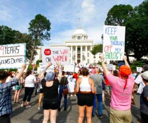 La aprobación de la ley antiaborto de Alabama sigue causando debate entre la ciudadanía y grupos de defensores de los derechos humanos y de la mujer. FOTO: AP