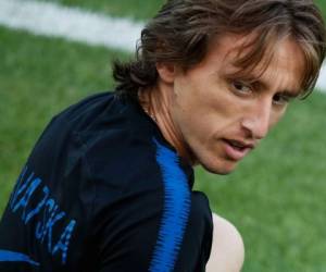 El mediocampista croata Luka Modric asiste a una sesión de entrenamiento en un campo de entrenamiento afuera del Estadio Luzhniki en Moscú el 13 de julio de 2018, dos días antes del partido de la final de la Copa Mundial Rusia 2018 entre Francia y Croacia. / AFP / Odd ANDERSEN.