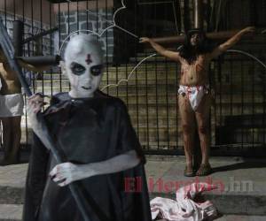 La crucifixión del Hijo de Dios fue uno de los momentos llenos de tensión y tristeza. Foto: Alex Pérez/ EL HERALDO