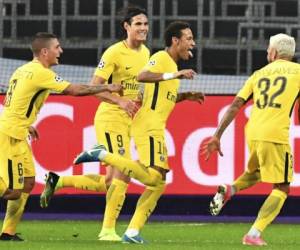 Verrati, Cavani, Neymar y Dani Alves celebrando un gol del PSG ante el Anderlecht. (Foto: AP)