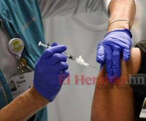 Continúa la inmunización de la población hondureña ante la escalada de casos y muertes por covid-19 en el país.