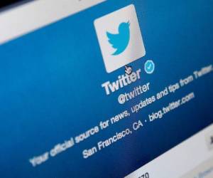 Verificar una cuenta significa hacerla oficial, esto es importante para personas o empresas muy reconocidas ya que hay individuos que crean cuentas falsas para publicar información en nombre de éstos.