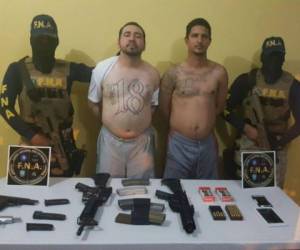 Kevin Gabriel Galeas Rodríguez alias 'El trastornado' y Daniel Xatrux Urbina alias 'Slimer', capturados en La Ceiba, Honduras.