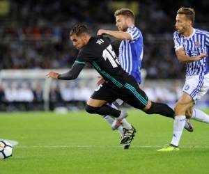 Real Madrid disputó un intento partido ante Real Sociedad. Sacó un triunfo y evitó que Barcelona se escapara en la tabla. Foto: AFP.