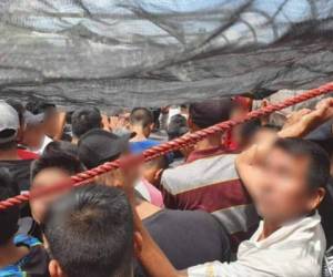 Los migrantes presentaban indicios de deshidratación y fueron atendidos y entregados al Instituto Nacional de Migración. Foto: Cortesía.