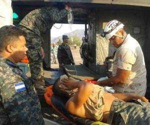 Los cuerpos de socorrro informaron que un contingente militar se accidentó minutos antes de llegar a la mina Cuculmeca, en El Corpus.