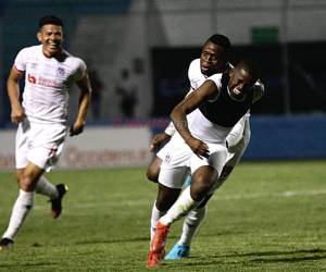 Sus compañeros no podían creer la joya de gol que anotó Boniek García al Vida.