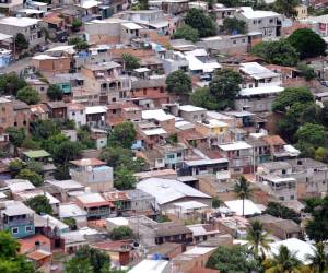 En muchos barrios y colonias, las personas viven en espacios que no son suficientes para estar cómodos, con más de cinco miembros por unidad.