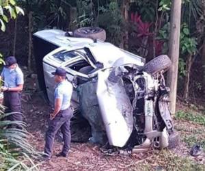 Así quedó el automotor tras el aparatoso accidente que dejó dos personas sin vida.