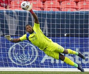 Luis Buba López al momento de atajar uno de los penales ante Costa Rica.
