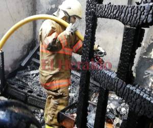 Este es el segundo incendio que se reporta este miércoles, el primero se registró en horas de la mañana en el sector de La Laguna, donde un apartamento quedó hecho cenizas.
