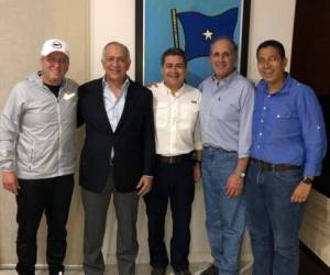 Los líderes del Partido Nacional, Ricardo Álvarez, Mauricio Oliva, Juan Orlando Hernández, Nasry Asfura y Reinaldo Sánchez, se reunieron el lunes previo a la convención azul.