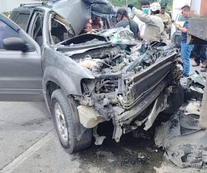 Marcos Turcios (conductor - 60 años), quedó atrapado dentro del vehículo y necesitó la asistencia de los cuerpos de socorro para poder salir.