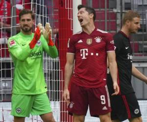 Robert Lewandoski lamentando una jugada ante el Frankfurt.