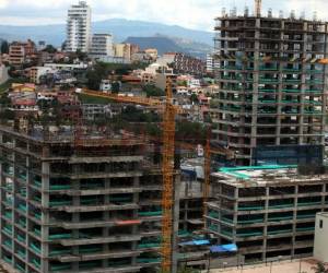 Las torres y los cuerpos bajos están elevados, algunos ya se terminaron.
