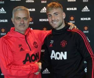 Luke Shaw renovó por cinco temporadas su contrato con el Manchester United. Foto: Twitter