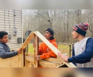 Fotografía en vida de los tres hermanos hondureños.