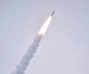 “Activamos al orden de autodestrucción del cohete, ya que si no podemos colocarlo en la órbita prevista, no sabemos hacia dónde va”, explicaron sobre su destrucción.