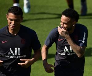 El brasileño Neymar durante un entrenamiento del PSG. (AFP)